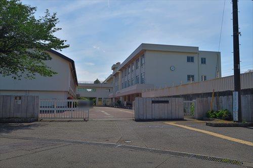 相模原市立新町中学校まで1300ｍ