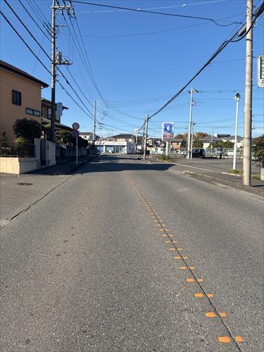 前面道路（2025年11月撮影）