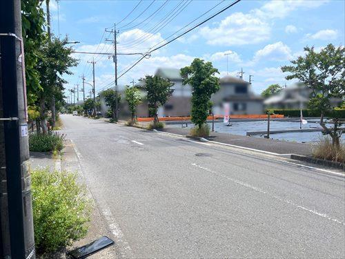 北東側前面道路 北東側前面道路