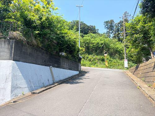 東側前面道路(2026年5月撮影)