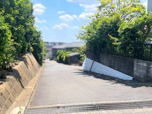 東側前面道路(2026年5月撮影)