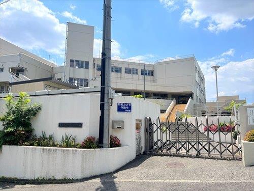 厚木市立毛利台小学校まで820m