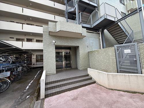 エントランス前