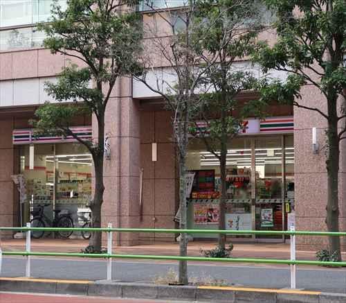 セブンイレブン港区三田1丁目店280m
