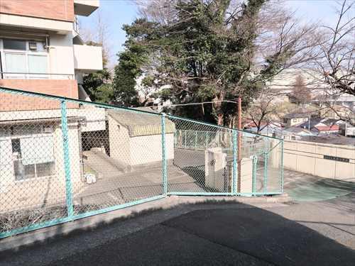 横浜市立元街小学校まで870m