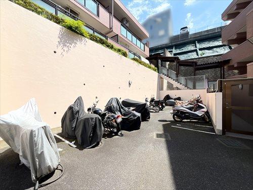 バイク駐輪場