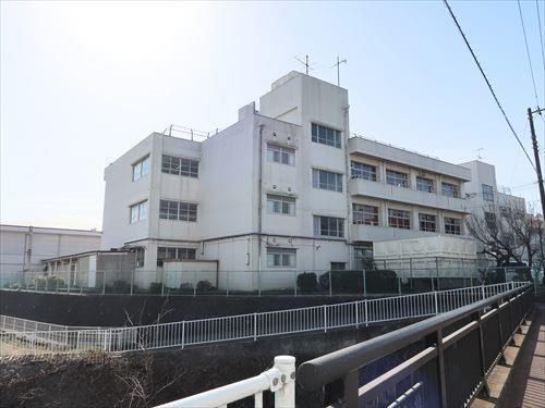 伊勢原市立比々多小学校まで410m