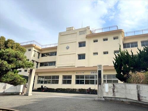 平塚市立花水小学校まで740m 平塚市立花水小学校まで740m