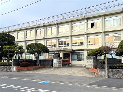 平塚市立浜岳中学校まで810m 平塚市立浜岳中学校まで810m