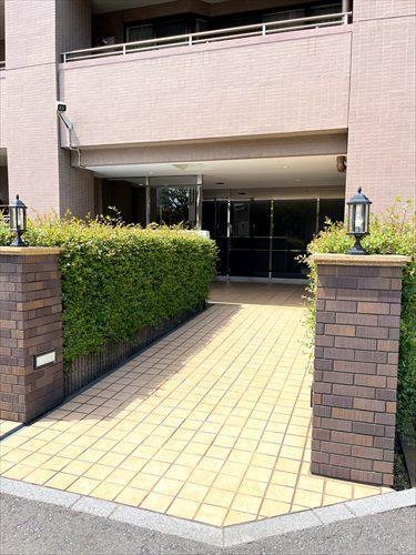 駐車場側エントランス