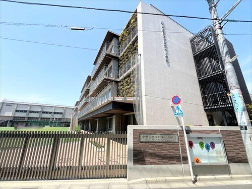 中野区立中野第一小学校まで700m