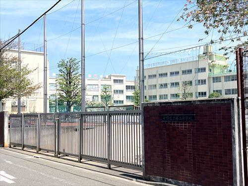 中野区立第二中学校まで1220m