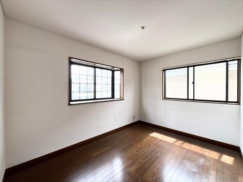 北側洋室（約6帖）