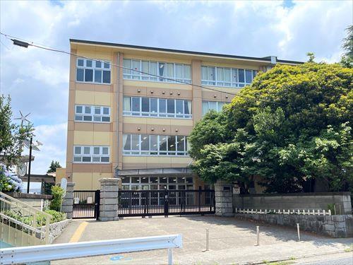 綾瀬市立綾瀬小学校まで550m