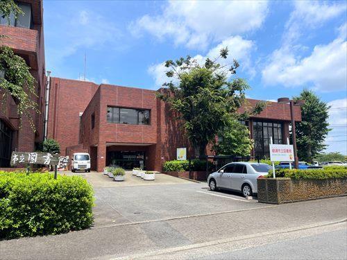綾瀬市立図書館まで1390m