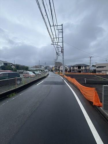 西側前面道路