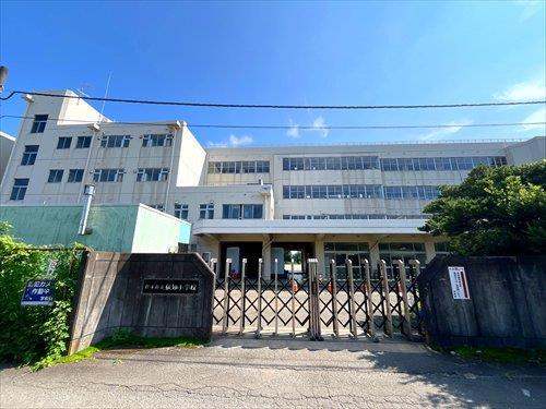 厚木市立依知小学校まで1150m 厚木市立依知小学校まで1150m