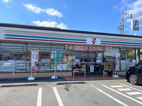 セブンイレブン町田木曽東1丁目店430m セブンイレブン町田木曽東1丁目店430m