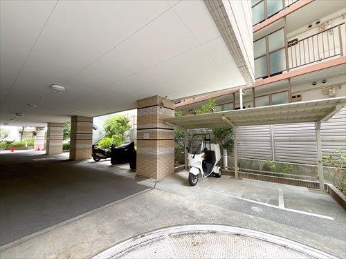 バイク駐輪場