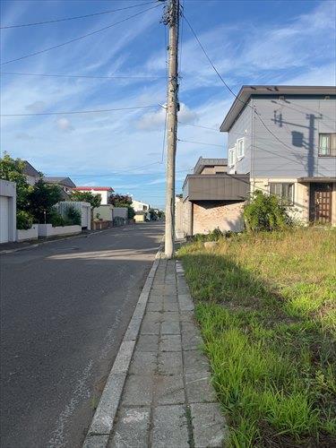 歩道（2025年8月撮影）