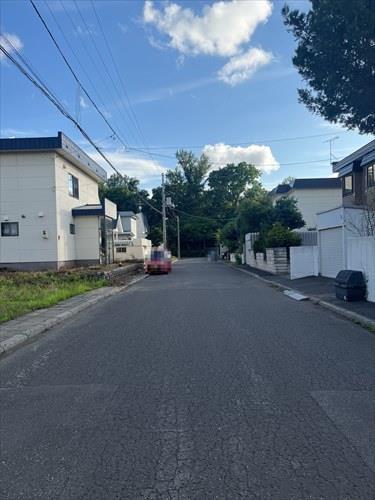 前面道路（2025年8月撮影）