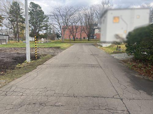 南側前面道路（2025年7月撮影）