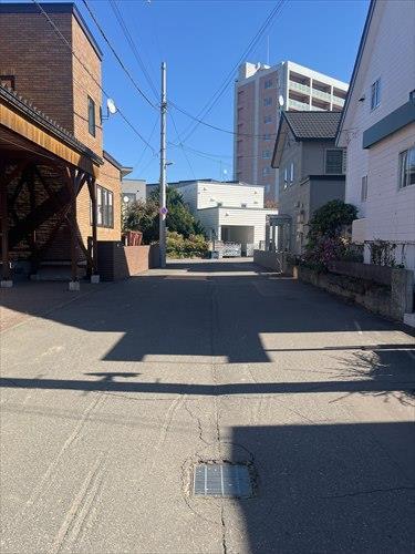前面道路（2025年10月14日撮影）