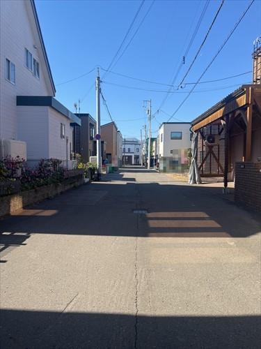 前面道路（2025年10月14日撮影）