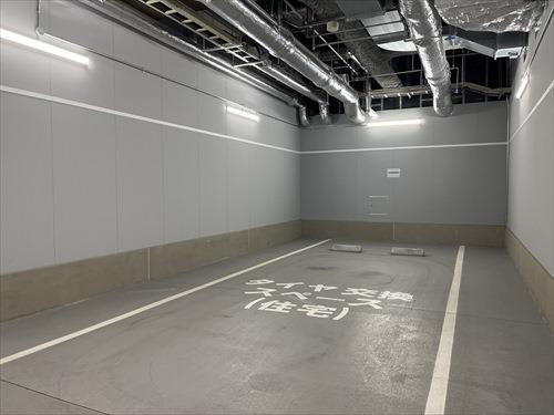 駐車場　タイヤ交換スペース