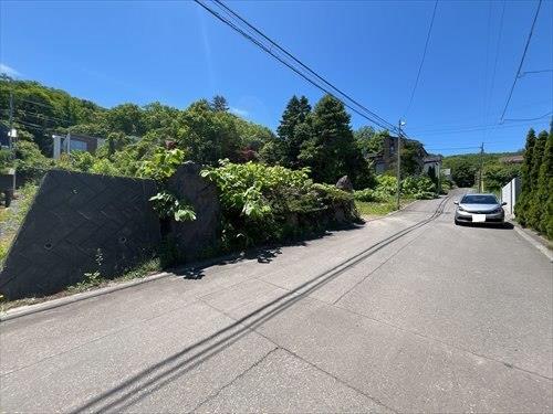 北東側前面道路