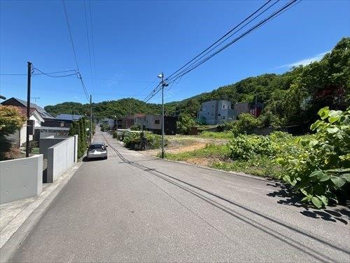 北東側前面道路