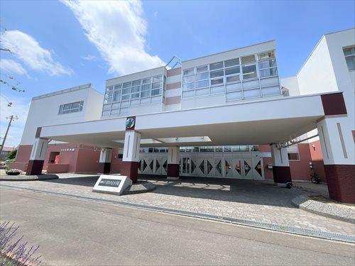 札幌市立ノホロの丘小学校680m