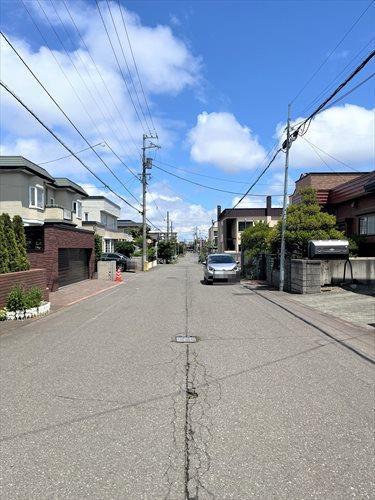 北西側前面道路