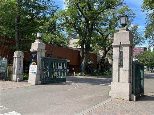 北海道大学正門（800ｍ）