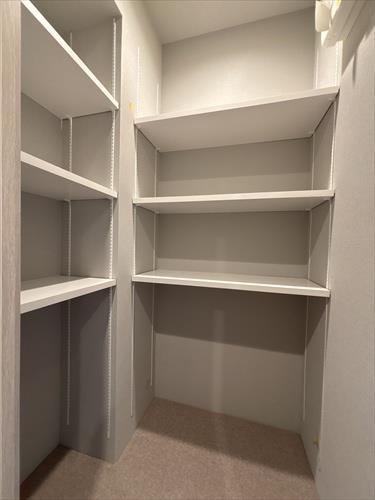 廊下収納（玄関側）