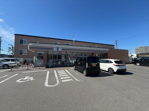 セブンイレブン札幌新川2条店約580ｍ