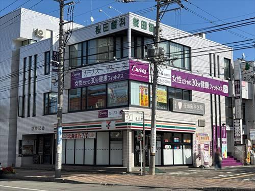 セブンイレブン札幌澄川駅前店520m