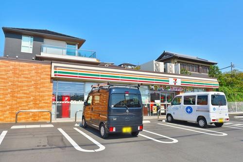 セブンイレブン町田金井入口店まで300ｍ