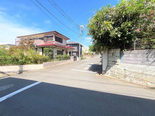 【現地前面道路2025年9月撮影】