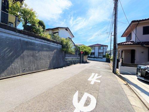 【現地前面道路2025年9月撮影】