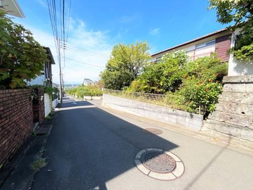 【現地前面道路2025年9月撮影】