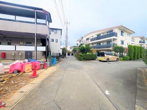 【現地前面道路2025年10月撮影】