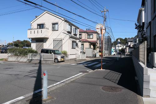 【現地前面道路2025年11月撮影】