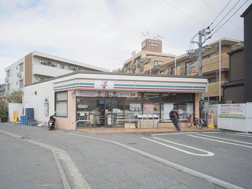 セブンイレブン横浜北寺尾7丁目店620m