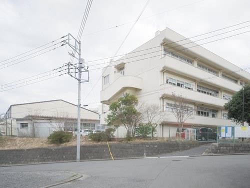 横浜市立上の宮中学校 1080m