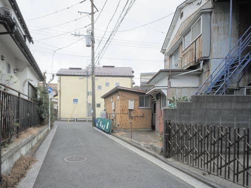 南側道路（撮影 2026.02）