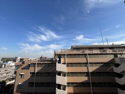 東側バルコニー(2025年11月撮影))