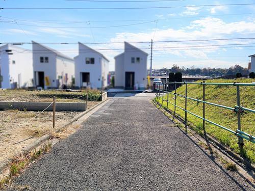 【現地前面道路2025年11月撮影】