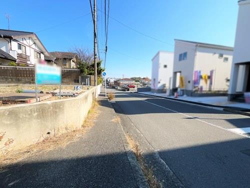 【現地前面道路2025年11月撮影】