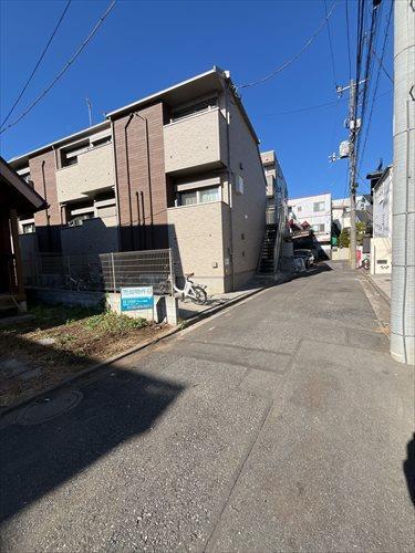 東側前面道路(2025年12月撮影)